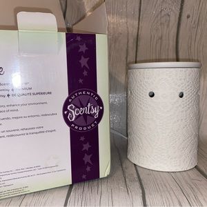 Scentsy Lace Warmer; New in box